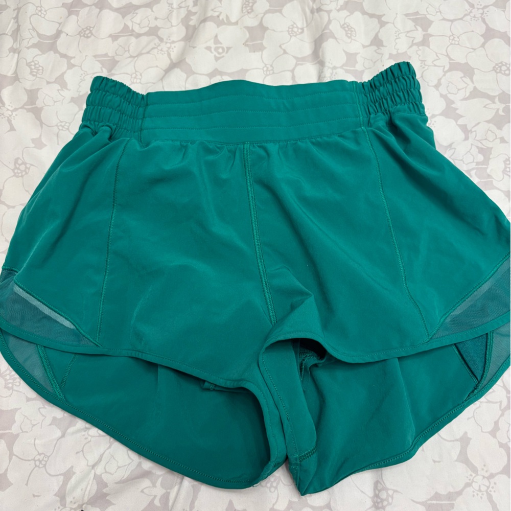 Kelly green lululemon Hotty hot shorts size 6